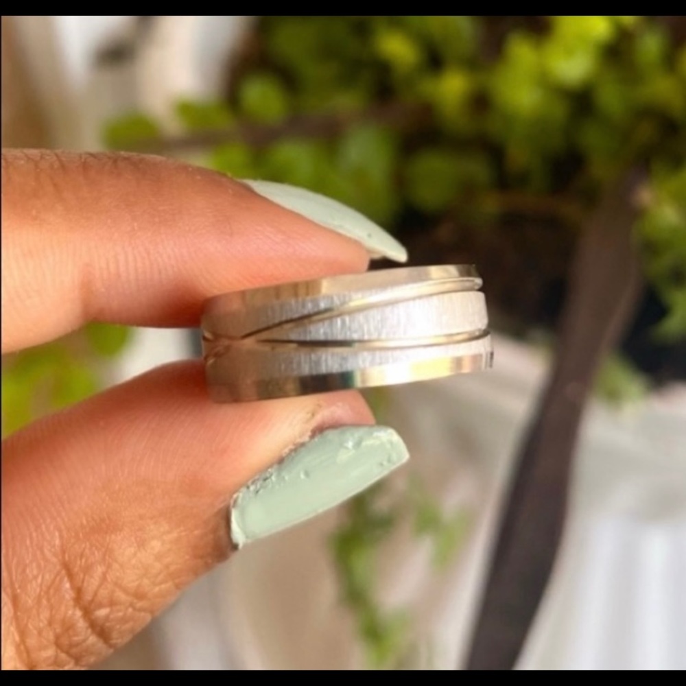 Silver ring - Picture 2 of 7